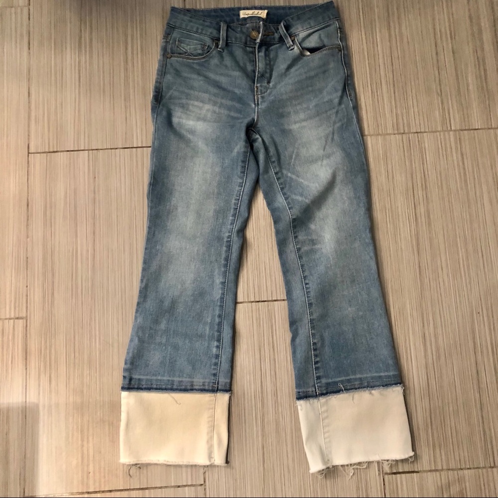 Flared jeans with white bottoms